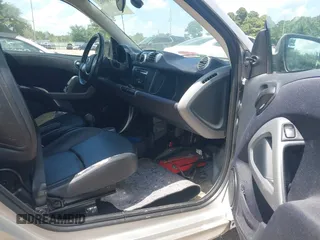 2013 Smart fortwo Pure с VIN WMEEJ3BA4DK659771, выставлен на аукционе IAAI как лот 42706902 с пробегом 83 675 миль миль и . История ставок и продаж доступна на DreamBid. Изображение 5.