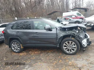 2024 Toyota RAV4 XLE Premium z VIN 2T3A1RFVXRC416172, wystawiony jako IAAI lot #41095757 z przebiegiem 13 208 mil mil oraz . Historia ofert i sprzedaży dostępna na DreamBid. Obrazek 14.