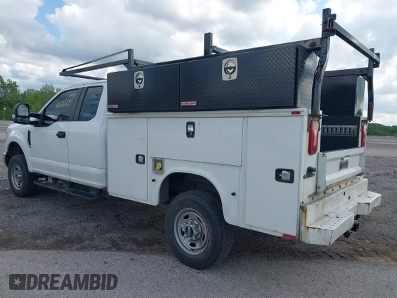 2019 Ford F-250 XL with VIN 1FD7X2B60KEC25009, listed as a IAAI auction lot 42133340 with 159,294 mi miles and . Bid and sale history available at DreamBid. Image 3.