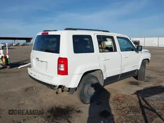 2016 Jeep Patriot Sport SE with VIN 1C4NJPBAXGD726730, listed as a IAAI auction lot 38298268 with 95,716 mi miles and . Bid and sale history available at carsss.com. Image 4.
