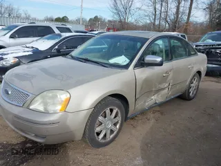 2006 Ford Five Hundred Limited with VIN 1FAHP28136G129914, listed as a IAAI auction lot 41377677 with 201,683 mi miles. Bid and sale history available at carsss.com. Image 6.