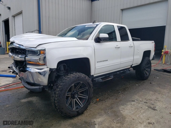 2019 Chevrolet Silverado 1500 LD LT with VIN 2GCVKPEC5K1106169, listed as a Copart auction lot 68060424 with 81,273 mi miles and Salvage Title. Bid and sale history available at carsss.com. Image 1.
