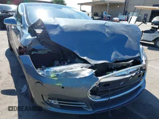 2014 Tesla Model S 60 with VIN 5YJSA1H19EFP36971, listed as a IAAI auction lot 42525811 with Not provided miles and . Bid and sale history available at DreamBid. Image 6.