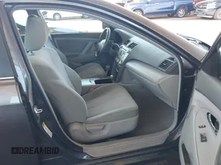 2011 Toyota Camry LE z VIN 4T4BF3EK2BR217131, wystawiony jako IAAI lot #42407641 z przebiegiem 215 048 mil mil oraz . Historia ofert i sprzedaży dostępna na DreamBid. Obrazek 5.