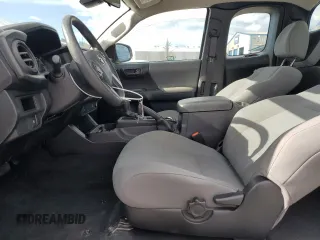 2018 Toyota Tacoma SR z VIN 5TFRX5GN2JX105908, wystawiony jako Copart lot #48301235 z przebiegiem 73 139 mil mil oraz Szkoda całkowita • Salvage title. Historia ofert i sprzedaży dostępna na DreamBid. Obrazek 7.