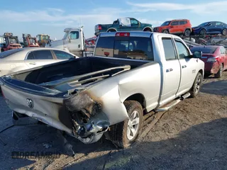 2018 Ram 1500 SLT z VIN 1C6RR6GG2JS119281, wystawiony jako IAAI lot #41897492 z przebiegiem 242 877 mil mil oraz . Historia ofert i sprzedaży dostępna na DreamBid. Obrazek 4.