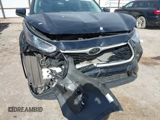 2023 Toyota Highlander L z VIN 5TDKDRBH8PS039060, wystawiony jako IAAI lot #41794375 z przebiegiem 47 745 mil mil oraz . Historia ofert i sprzedaży dostępna na DreamBid. Obrazek 6.