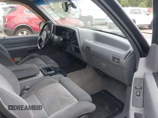 1994 Ford Explorer Eddie Bauer z VIN 1FMDU34X1RUA06860, wystawiony jako IAAI lot #42218488 z przebiegiem 68 682 mil mil oraz . Historia ofert i sprzedaży dostępna na DreamBid. Obrazek 5.