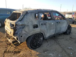 2022 Jeep Compass Limited z VIN 3C4NJDCB3NT112101, wystawiony jako Copart lot #88647215 z przebiegiem Nie podano mil oraz Szkoda całkowita • Salvage title. Historia ofert i sprzedaży dostępna na DreamBid. Obrazek 3.