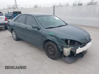 2004 Toyota Camry LE z VIN 4T1BE32KX4U306725, wystawiony jako IAAI lot #41545419 z przebiegiem 221 545 mil mil oraz . Historia ofert i sprzedaży dostępna na DreamBid. Obrazek 1.