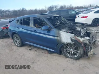 2020 BMW X4 xDrive30i with VIN 5UX2V1C0XLLZ32462, listed as a IAAI auction lot 41622697 with 75,602 mi miles. Bid and sale history available at carsss.com. Image 1.
