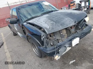 2000 Chevrolet S-10 LS with VIN 1GCCS19W2Y8170281, listed as a IAAI auction lot 41687414 with 186,332 mi miles. Bid and sale history available at carsss.com. Image 6.
