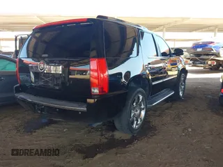 2009 Cadillac Escalade z VIN 1GYFC23269R251960, wystawiony jako IAAI lot #41993963 z przebiegiem 164 055 mil mil oraz . Historia ofert i sprzedaży dostępna na DreamBid. Obrazek 4.