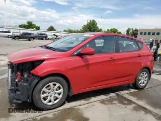 2013 Hyundai Accent GS z VIN KMHCT5AE8DU081335, wystawiony jako Copart lot #58240185 z przebiegiem 121 466 mil mil oraz Szkoda całkowita • Salvage title. Historia ofert i sprzedaży dostępna na DreamBid. Obrazek 1.