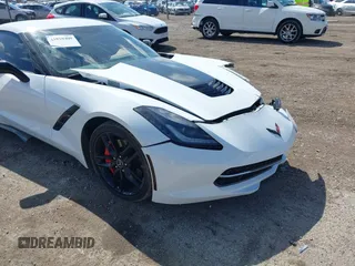 2015 Chevrolet Corvette Z51 3LT z VIN 1G1YM2D74F5103775, wystawiony jako IAAI lot #41810409 z przebiegiem 29 000 mil mil oraz . Historia ofert i sprzedaży dostępna na DreamBid. Obrazek 18.