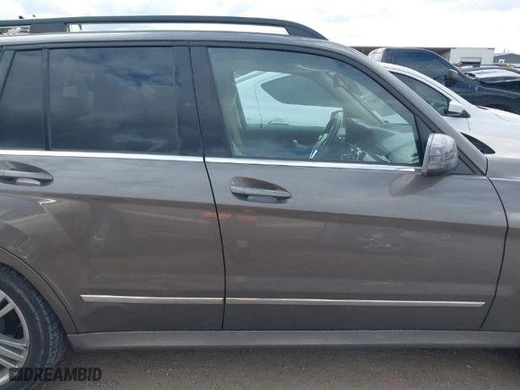 2015 Mercedes-Benz GLK-Class GLK 350 with VIN WDCGG8JB4FG379507, listed as a IAAI auction lot 41180925 with 75,506 mi miles. Bid and sale history available at carsss.com. Image 14.