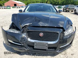 2016 Jaguar XJ R-Sport z VIN SAJWJ1CD8G8V95608, wystawiony jako Copart lot #59103615 z przebiegiem 119 066 mil mil oraz Szkoda całkowita • Salvage title. Historia ofert i sprzedaży dostępna na DreamBid. Obrazek 5.