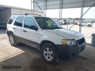 2005 Ford Escape XLT with VIN 1FMYU93155KA43398, listed as a IAAI auction lot 41930802 with 115,755 mi miles. Bid and sale history available at carsss.com. Image 1.