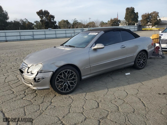 2005 Mercedes-Benz CLK-Class 3.2L with VIN WDBTK65J95F141809, listed as a Copart auction lot 48561525 with 212,346 mi miles and Salvage Title. Bid and sale history available at carsss.com. Image 1.