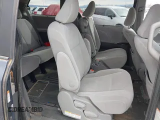 2015 Toyota Sienna LE AAS z VIN 5TDKK3DC0FS557747, wystawiony jako IAAI lot #41761226 z przebiegiem 197 705 mil mil oraz . Historia ofert i sprzedaży dostępna na DreamBid. Obrazek 8.