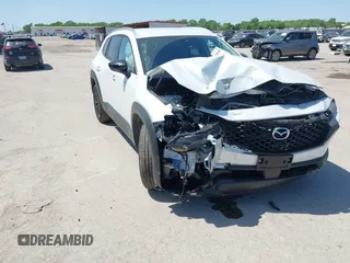 2024 Mazda CX-50 S Select z VIN 7MMVABAM9RN238736, wystawiony jako IAAI lot #42003658 z przebiegiem 9 880 mil mil oraz . Historia ofert i sprzedaży dostępna na DreamBid. Obrazek 1.