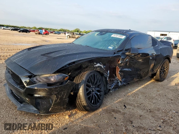 2021 Ford Mustang GT z VIN 1FA6P8CF6M5133204, wystawiony jako Copart lot #54381995 z przebiegiem 73 011 mil mil oraz Szkody całkowita. Historia ofert i sprzedaży dostępna na DreamBid. Obrazek 1.