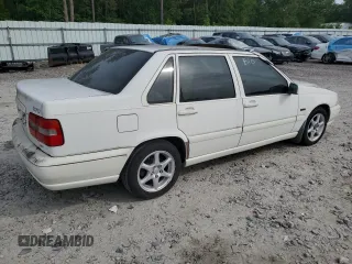 1998 Volvo S70 z VIN YV1LS5640W2431881, wystawiony jako Copart lot #53925195 z przebiegiem Nie podano mil oraz Czysty tytuł • Clean title. Historia ofert i sprzedaży dostępna na DreamBid. Obrazek 3.