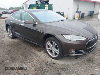 2013 Tesla Model S with VIN 5YJSA1CG0DFP14013, listed as a IAAI auction lot 42352134 with 99,996 mi miles and . Bid and sale history available at DreamBid. Image 1.
