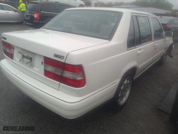 1997 Volvo 960 with VIN YV1KS9607V1104348, listed as a IAAI auction lot 32999531 with NaN miles. Bid and sale history available at carsss.com. Image 4.