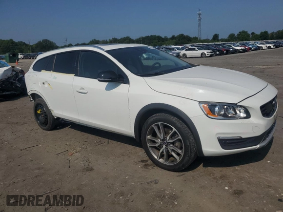 2018 Volvo V60 with VIN YV440MWKXJ2059075, listed as a Copart auction lot 60654775 with 58,040 mi miles and Salvage title. Bid and sale history available at DreamBid. Image 4.