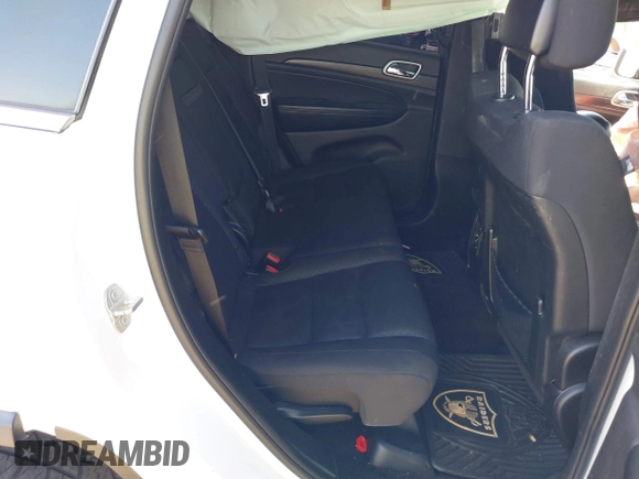 2018 Jeep Grand Cherokee Laredo E with VIN 1C4RJEAGXJC260645, listed as a IAAI auction lot 42002545 with Not provided miles and . Bid and sale history available at DreamBid. Image 8.
