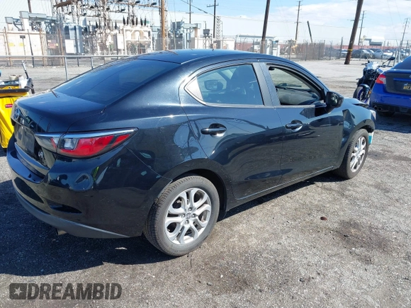 2016 Scion iA z VIN 3MYDLBZV0GY123351, wystawiony jako IAAI lot #41736327 z przebiegiem 86 804 mil mil oraz . Historia ofert i sprzedaży dostępna na DreamBid. Obrazek 4.