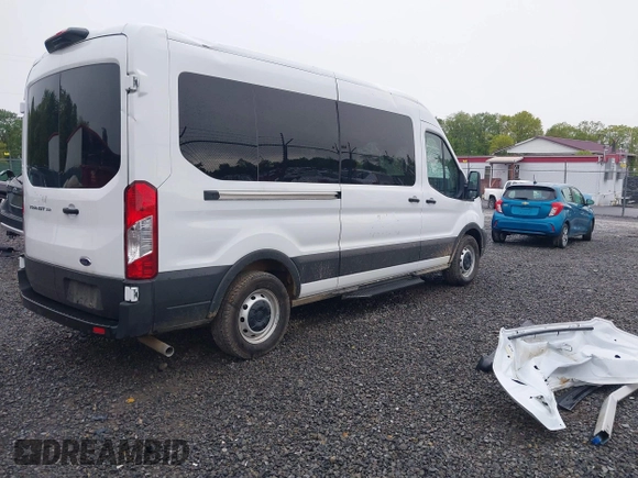 2024 Ford Transit Passenger XL with VIN 1FBAX2C89RKB89363, listed as a IAAI auction lot 42216151 with 1,496 mi miles and . Bid and sale history available at DreamBid. Image 4.