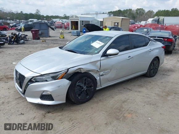 2020 Nissan Altima 2.5 S with VIN 1N4BL4BVXLC208122, listed as a IAAI auction lot 41652097 with 121,291 mi miles. Bid and sale history available at carsss.com. Image 2.