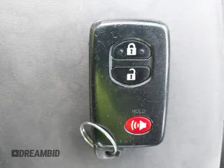2011 Toyota Prius I z VIN JTDKN3DU8B5322979, wystawiony jako IAAI lot #42228343 z przebiegiem 148 198 mil mil oraz . Historia ofert i sprzedaży dostępna na DreamBid. Obrazek 11.