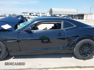 2014 Chevrolet Camaro LS z VIN 2G1FA1E32E9126043, wystawiony jako IAAI lot #42253189 z przebiegiem 104 457 mil mil oraz . Historia ofert i sprzedaży dostępna na DreamBid. Obrazek 14.