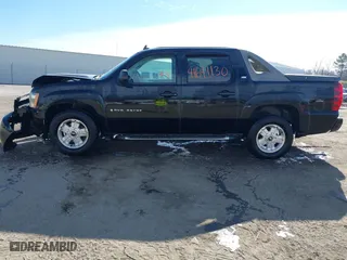 2009 Chevrolet Avalanche LT w/2LT with VIN 3GNFK22079G191901, listed as a IAAI auction lot 41641130 with 187,892 mi miles. Bid and sale history available at carsss.com. Image 14.