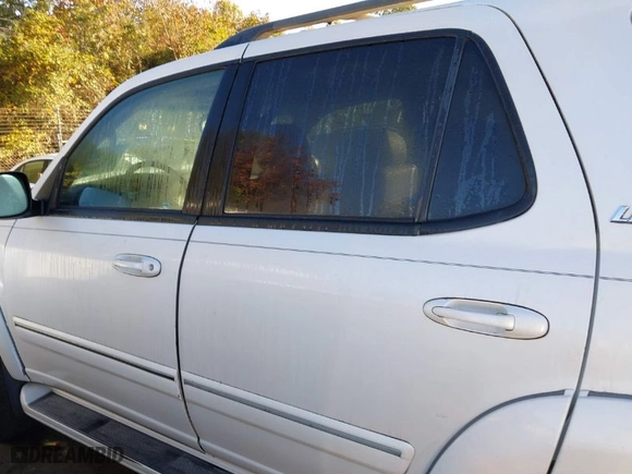 2007 Toyota Sequoia Limited with VIN 5TDBT48A37S285708, listed as a IAAI auction lot 40643353 with 237,692 mi miles. Bid and sale history available at carsss.com. Image 14.