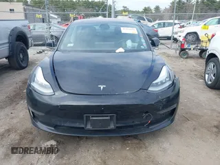 2018 Tesla Model 3 Long Range Battery z VIN 5YJ3E1EB3JF127410, wystawiony jako IAAI lot #41994858 z przebiegiem 100 494 mil mil oraz . Historia ofert i sprzedaży dostępna na DreamBid. Obrazek 12.