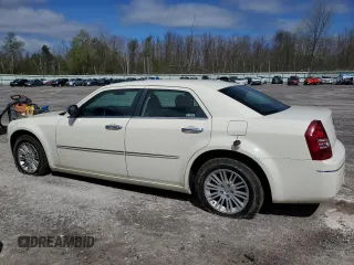 2010 Chrysler 300 Touring z VIN 2C3CA5CV1AH241629, wystawiony jako Copart lot #54841465 z przebiegiem 57 238 mil mil oraz Szkoda całkowita • Salvage title. Historia ofert i sprzedaży dostępna na DreamBid. Obrazek 2.