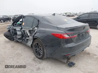 2025 Toyota Camry LE z VIN 4T1DAACK8SU073156, wystawiony jako IAAI lot #41964628 z przebiegiem 9 193 mil mil oraz . Historia ofert i sprzedaży dostępna na DreamBid. Obrazek 3.