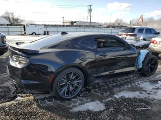 2022 Chevrolet Camaro ZL1 with VIN 1G1FK1R67N0105667, listed as a Copart auction lot 44004045 with 0 mi miles and Salvage Title. Bid and sale history available at carsss.com. Image 3.