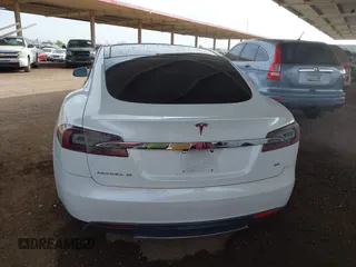 2013 Tesla Model S с VIN 5YJSA1CG8DFP22036, выставлен на аукционе IAAI как лот 41886249 с пробегом 125 477 миль миль и . История ставок и продаж доступна на DreamBid. Изображение 15.