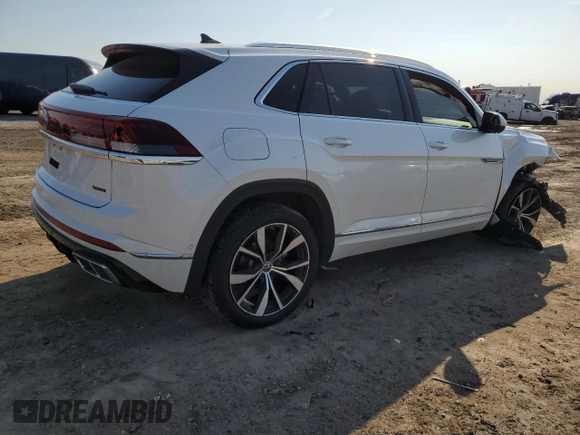 2024 Volkswagen Atlas SEL Premium R-Line with VIN 1V2FE2CA7RC219611, listed as a Copart auction lot 46862235 with 17,570 mi miles and Salvage title. Bid and sale history available at DreamBid. Image 3.