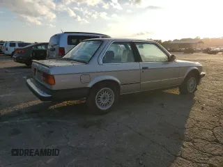 1987 BMW 3 Series z VIN WBAAA1301H2322047, wystawiony jako Copart lot #79020694 z przebiegiem 109 092 mil mil oraz Nie do naprawy • Non repairable. Historia ofert i sprzedaży dostępna na DreamBid. Obrazek 3.