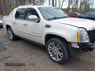 2008 Cadillac Escalade EXT z VIN 3GYFK62828G245460, wystawiony jako IAAI lot #41729532 z przebiegiem 132 035 mil mil oraz . Historia ofert i sprzedaży dostępna na DreamBid. Obrazek 1.