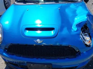 2011 MINI Hardtop S with VIN WMWSV3C57BTY24448, listed as a IAAI auction lot 42078399 with 166,033 mi miles and . Bid and sale history available at DreamBid. Image 10.