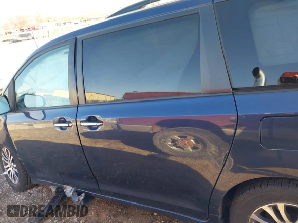 2018 Toyota Sienna XLE Auto Access Seat with VIN 5TDYZ3DC5JS934443, listed as a IAAI auction lot 41780089 with 74,363 mi miles and . Bid and sale history available at DreamBid. Image 14.