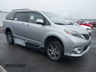 2017 Toyota Sienna SE with VIN 5TDXZ3DC4HS806247, listed as a IAAI auction lot 41323320 with 18,212 mi miles. Bid and sale history available at carsss.com. Image 1.