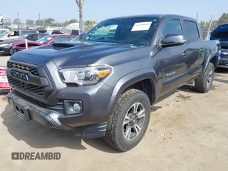 2017 Toyota Tacoma SR5 z VIN 3TMAZ5CN2HM047103, wystawiony jako IAAI lot #42344844 z przebiegiem 88 090 mil mil oraz . Historia ofert i sprzedaży dostępna na DreamBid. Obrazek 19.